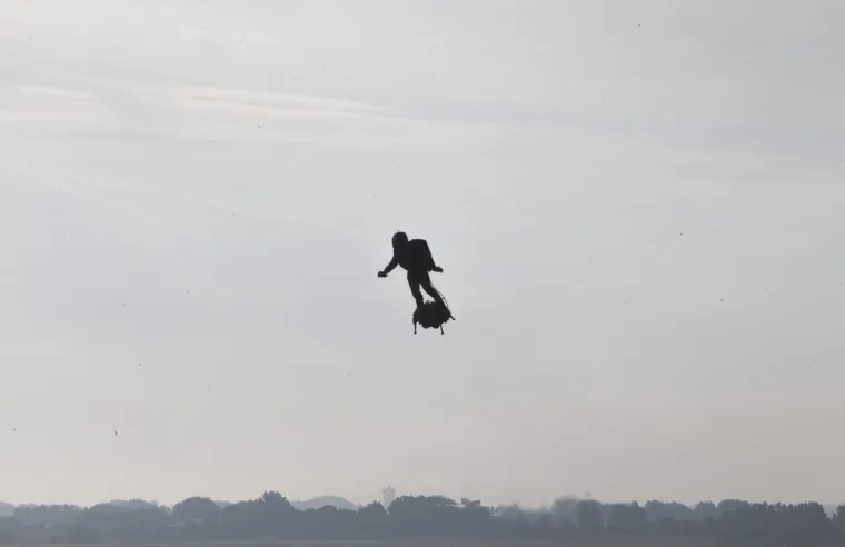 Povijesni uspjeh 'letećeg čovjeka': Sa 190 km/sat uspio je preletjeti La Manche!