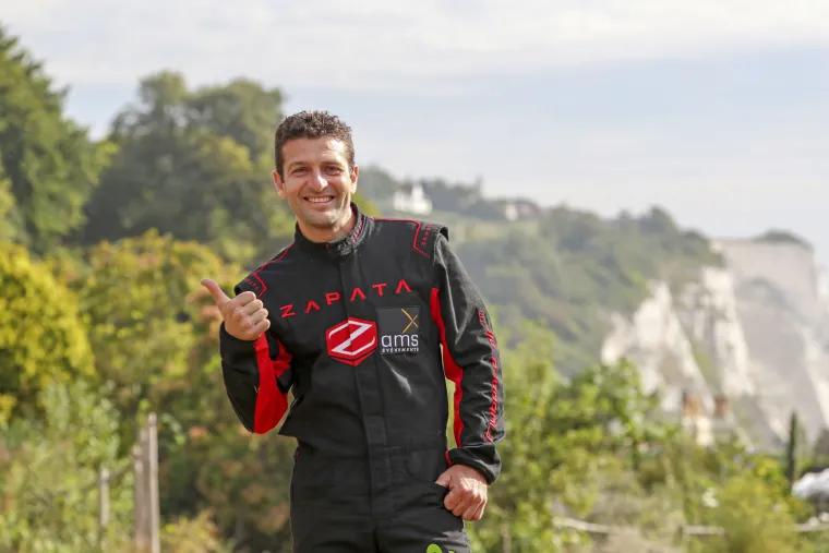 Povijesni uspjeh 'letećeg čovjeka': Sa 190 km/sat uspio je preletjeti La Manche!