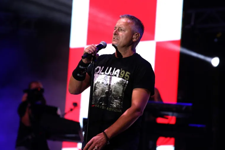 OBLJETNICA 'OLUJE': Thompson zapjevao pred punom Rivom u Splitu