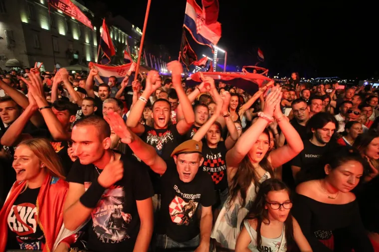 OBLJETNICA 'OLUJE': Thompson zapjevao pred punom Rivom u Splitu