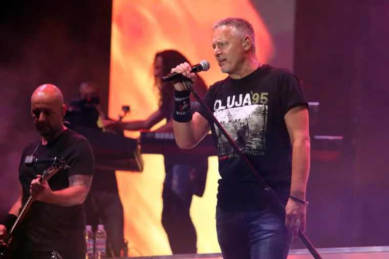 OBLJETNICA 'OLUJE': Thompson zapjevao pred punom Rivom u Splitu