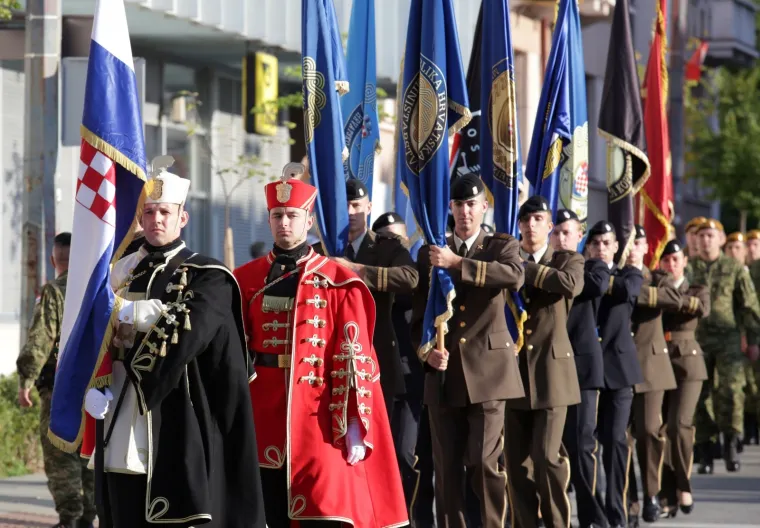 Pogledajte svečane kadrove iz Knina koji je danas 'sredi&scaron;te Hrvatske'