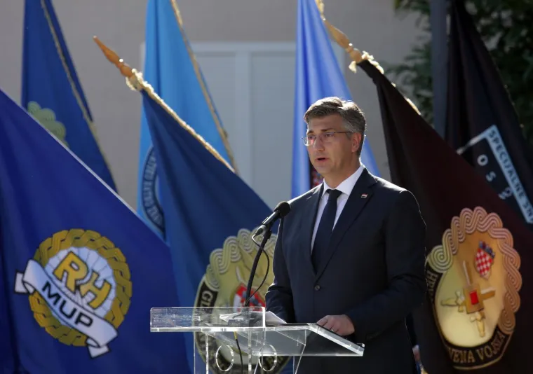 Pogledajte svečane kadrove iz Knina koji je danas 'sredi&scaron;te Hrvatske'