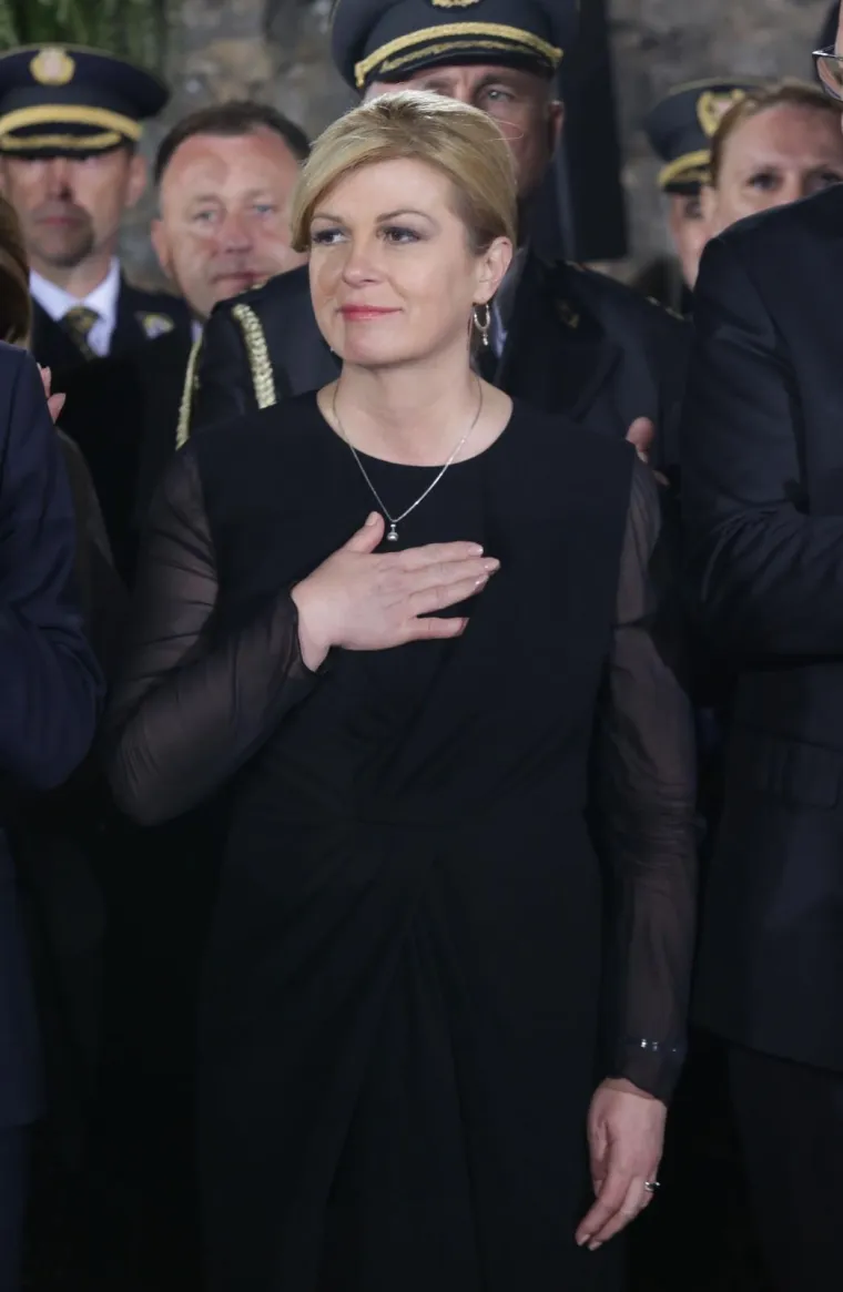 Razgaljena i emotivna Kolinda Grabar-Kitarović na proslavi u Kninu