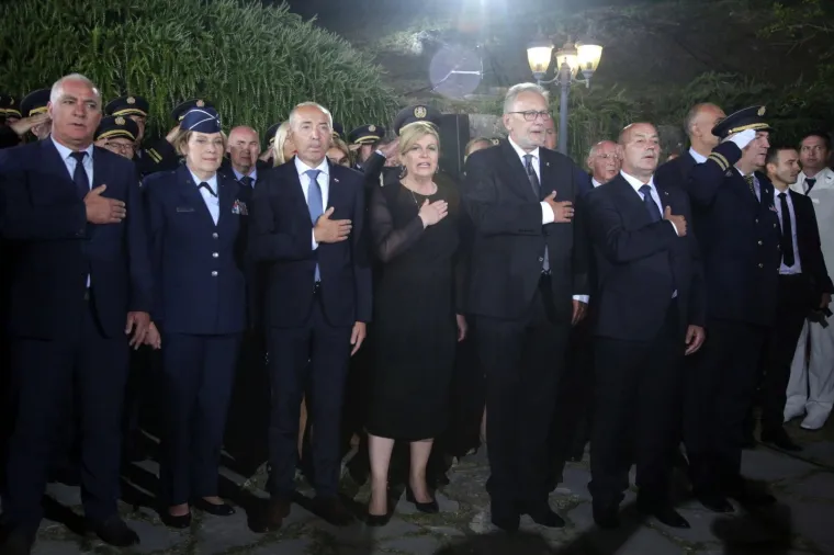 Razgaljena i emotivna Kolinda Grabar-Kitarović na proslavi u Kninu