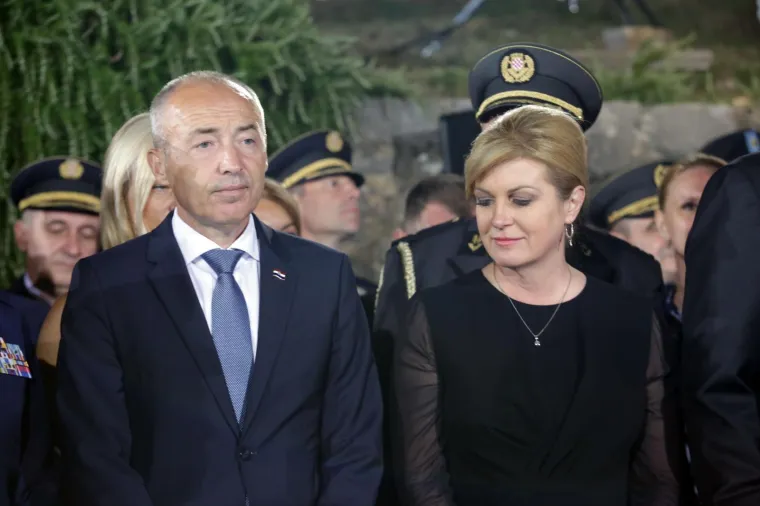 Razgaljena i emotivna Kolinda Grabar-Kitarović na proslavi u Kninu
