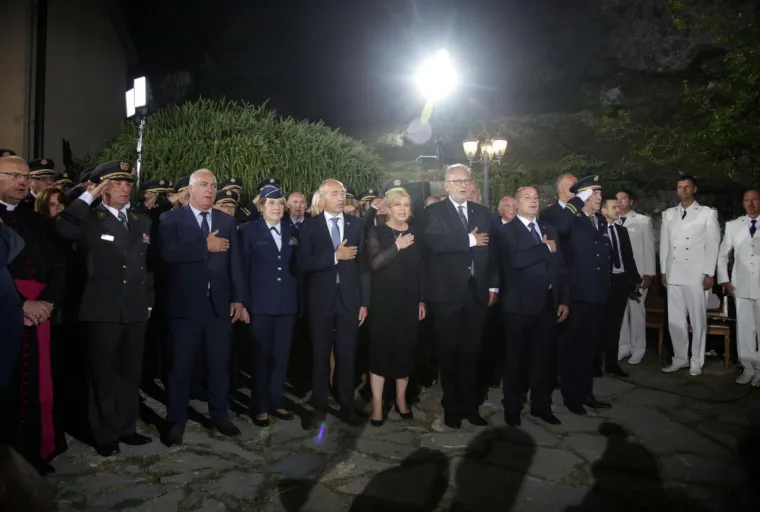 Razgaljena i emotivna Kolinda Grabar-Kitarović na proslavi u Kninu