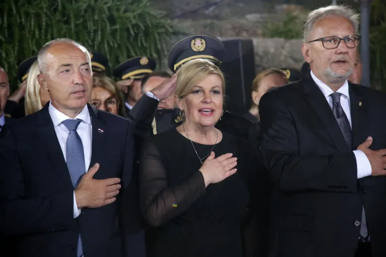 Razgaljena i emotivna Kolinda Grabar-Kitarović na proslavi u Kninu
