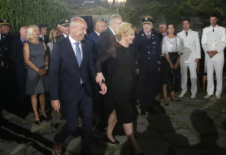 Razgaljena i emotivna Kolinda Grabar-Kitarović na proslavi u Kninu
