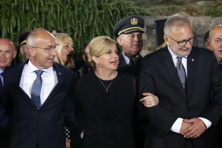 Razgaljena i emotivna Kolinda Grabar-Kitarović na proslavi u Kninu