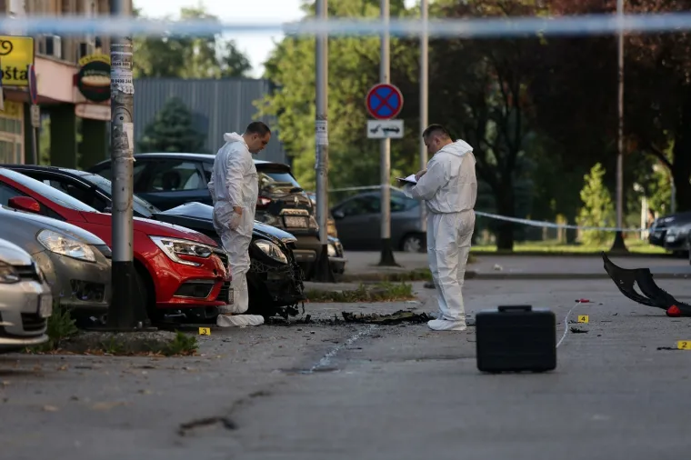 Na mjestu za invalide: Na parkirali&scaron;tu u Dugavama eksplodirao Mercedes