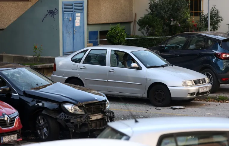 Na mjestu za invalide: Na parkirali&scaron;tu u Dugavama eksplodirao Mercedes