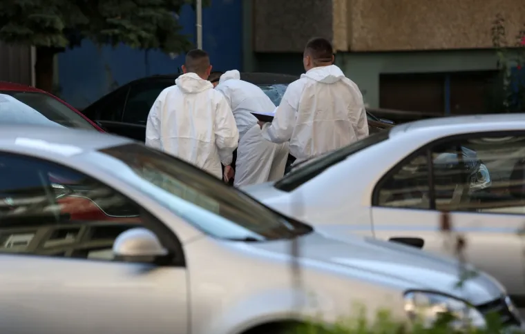 Na mjestu za invalide: Na parkirali&scaron;tu u Dugavama eksplodirao Mercedes