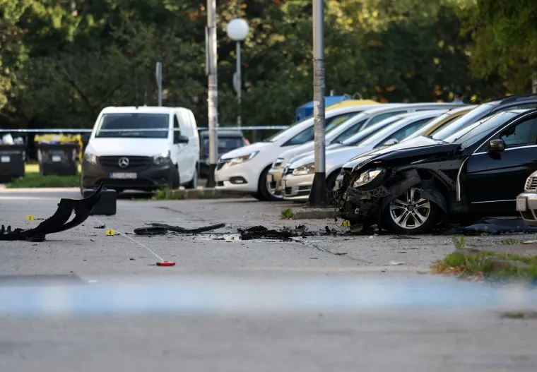 Na mjestu za invalide: Na parkirali&scaron;tu u Dugavama eksplodirao Mercedes