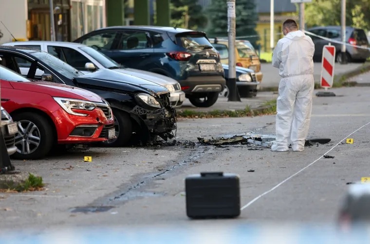 Na mjestu za invalide: Na parkirali&scaron;tu u Dugavama eksplodirao Mercedes