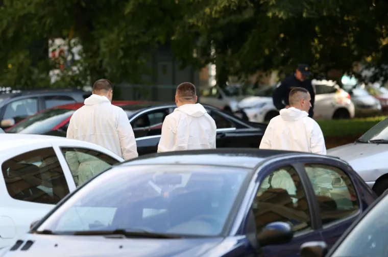 Na mjestu za invalide: Na parkirali&scaron;tu u Dugavama eksplodirao Mercedes