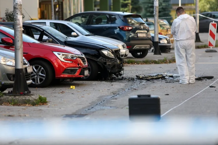 Na mjestu za invalide: Na parkirali&scaron;tu u Dugavama eksplodirao Mercedes
