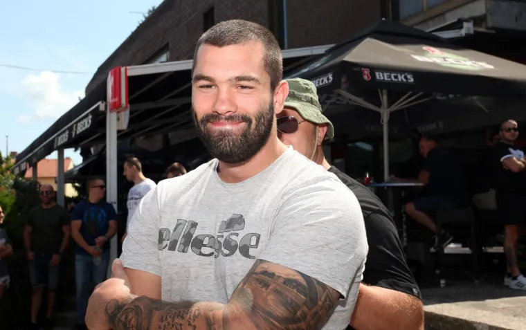 Bad Blue Boysi na impresivan su način obilježili 24. obljetnicu vojno-redarstvene operacije Oluja koja je označila kraj rata i koja se slavi na Dan pobjede i domovinske zahvalnosti te na Dan hrvatskih branitelja 5. kolovoza. U Petrinji je u tu čast osvanuo mural.