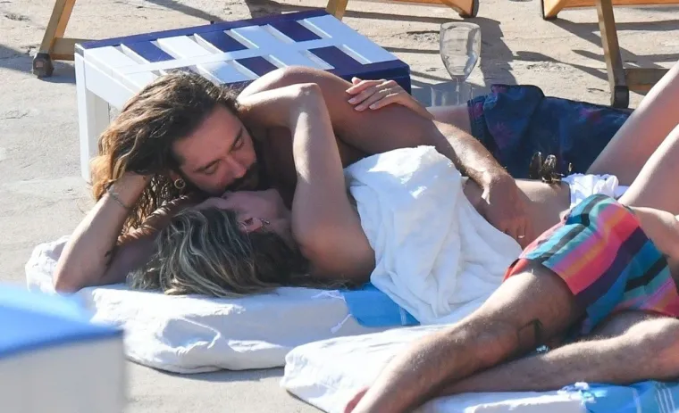 Njemački top model Heidi Klum objektiv fotoaparata uhvatio je dok je uživala na plaži sa suprugom Tomom Kaulitzom u talijanskom Capriju nakon raskošnog vjenčanja. Foto: Profimedia