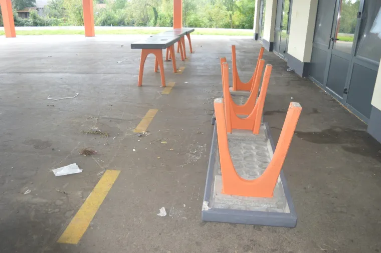 Tko razbija po tržnici u Kotoribi? 'Ovo nije slučajno. Klupe su teže od 200 kg'