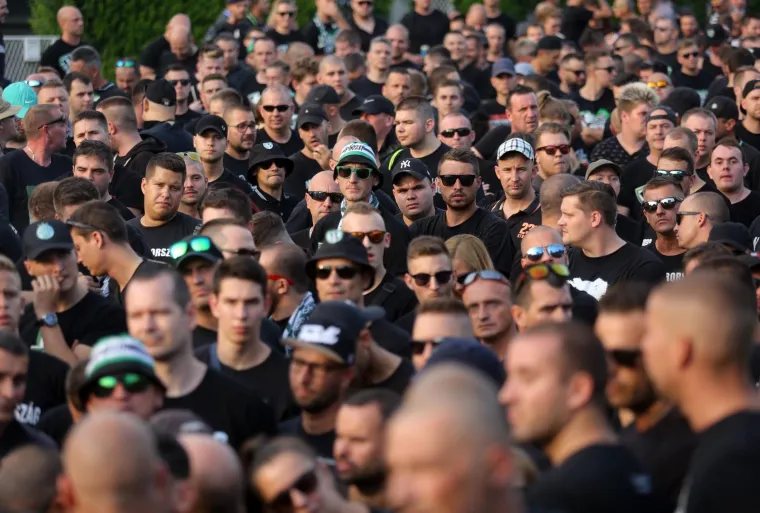 Zagreb - Dolazak navijača nogometnog kluba Ferencvaro&scaron; na željezničku postaju Maksimir na nogometnu utakmicu 3. pretkola UEFA Lige prvaka, GNK Dinamo - Ferencvarosi TC. Photo: Borna Filic/PIXSELL