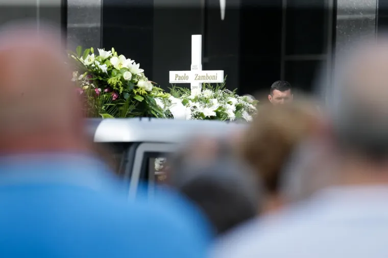 Velika tuga na ispraćaju žrtava ubojice s Kajzerice: Josipa i Paulo pokopani su u bijelim lijesovima