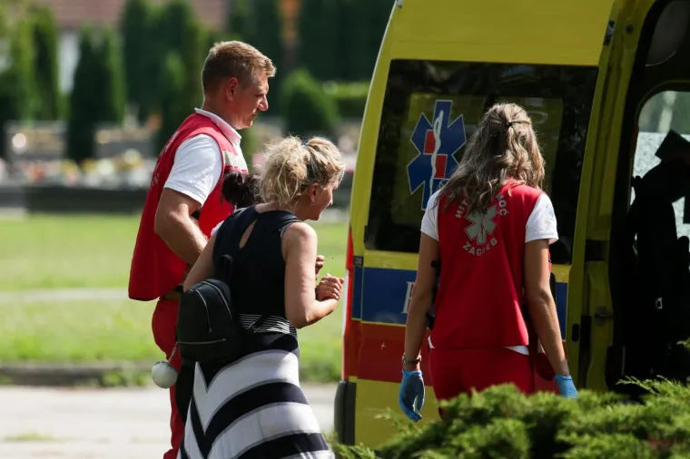 Velika tuga na ispraćaju žrtava ubojice s Kajzerice: Josipa i Paulo pokopani su u bijelim lijesovima