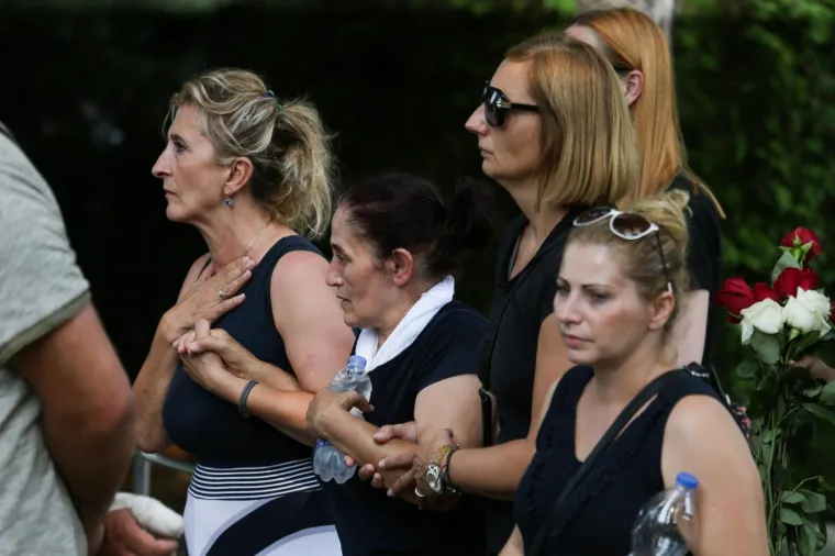 Velika tuga na ispraćaju žrtava ubojice s Kajzerice: Josipa i Paulo pokopani su u bijelim lijesovima