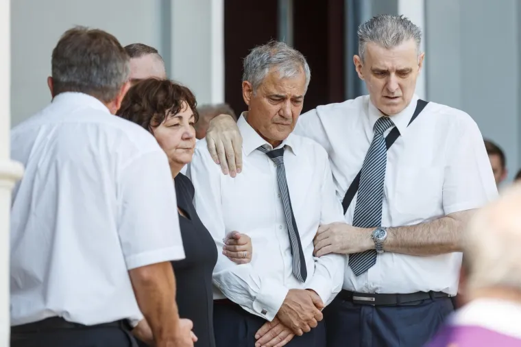 Velika tuga na ispraćaju žrtava ubojice s Kajzerice: Josipa i Paulo pokopani su u bijelim lijesovima