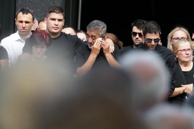 Velika tuga na ispraćaju žrtava ubojice s Kajzerice: Josipa i Paulo pokopani su u bijelim lijesovima