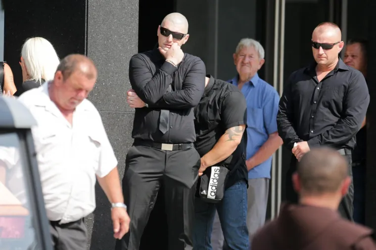 Velika tuga na ispraćaju žrtava ubojice s Kajzerice: Josipa i Paulo pokopani su u bijelim lijesovima