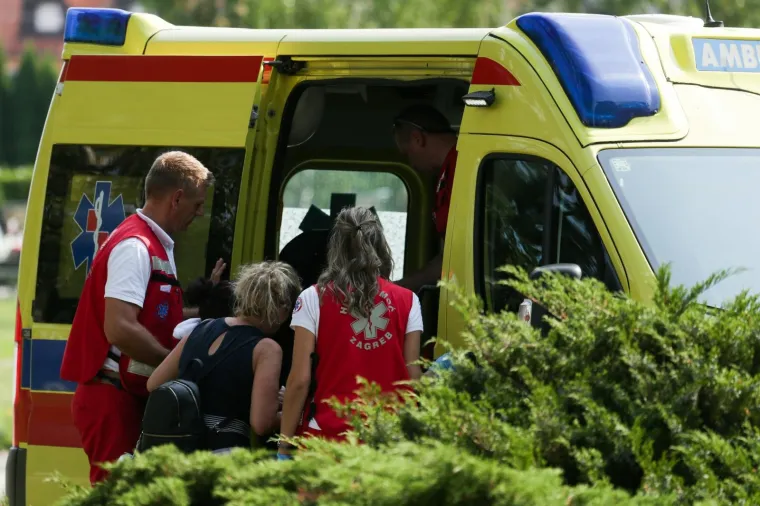 Velika tuga na ispraćaju žrtava ubojice s Kajzerice: Josipa i Paulo pokopani su u bijelim lijesovima