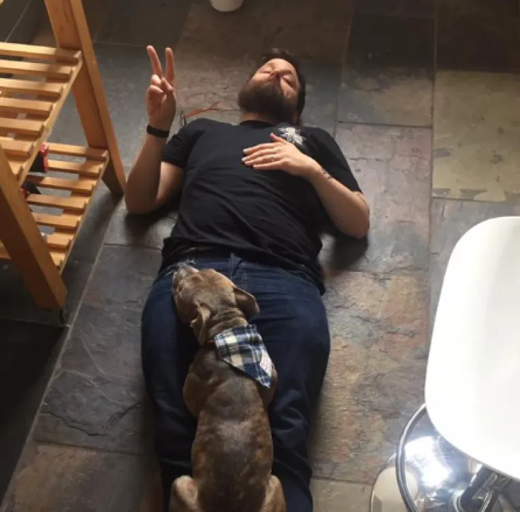 Tko tu pije, a tko plaća?: 25 slika ljubimaca koji su nakratko zaboravili tko je gazda