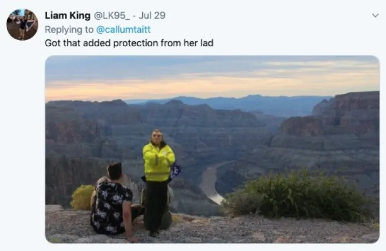 FRAJER TRAŽIO LJUDE DA MU MAKNU BIVŠU SA SLIKE: Morao je znati da će se ovo dogoditi, Twitter izgorio od smijeha