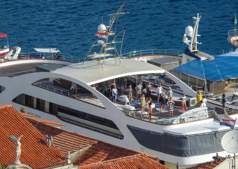 'Brod duhovne obnove' Ane Bučević plovi Jadranom: Za 7 dana naplaćuje 16.000 kn, na jahti i Iva Todorić