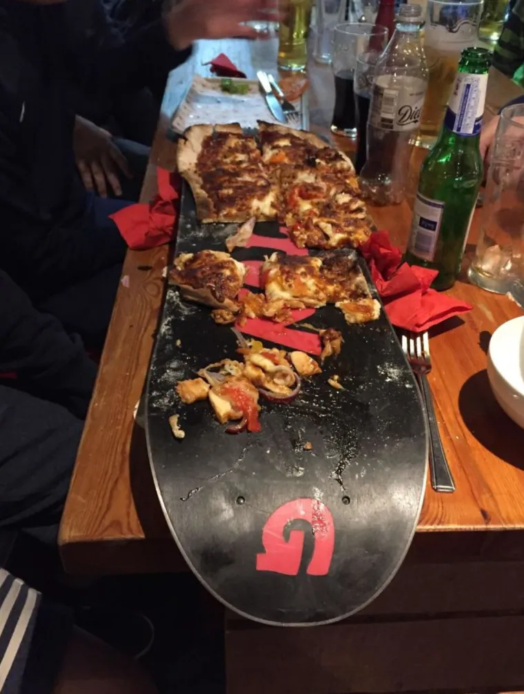 'Porciju svinjskih ražnjića u pisoaru, molim': 25 toliko kreativno posluženih jela da smo izgubili apetit