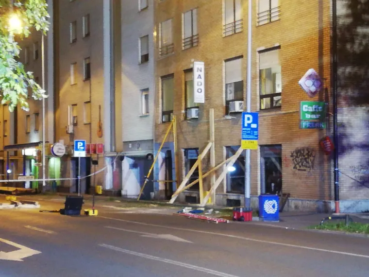 Vatrogasci dežuraju do jutra: Zgradi u Zagrebu je prijetilo uru&scaron;avanje