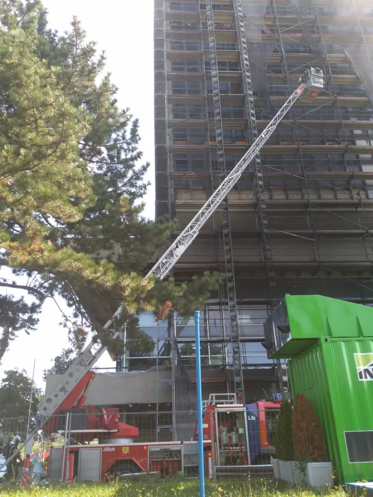 Požar u ministarstvima prometa i turizma, gorjela popularna 'Kockica'!