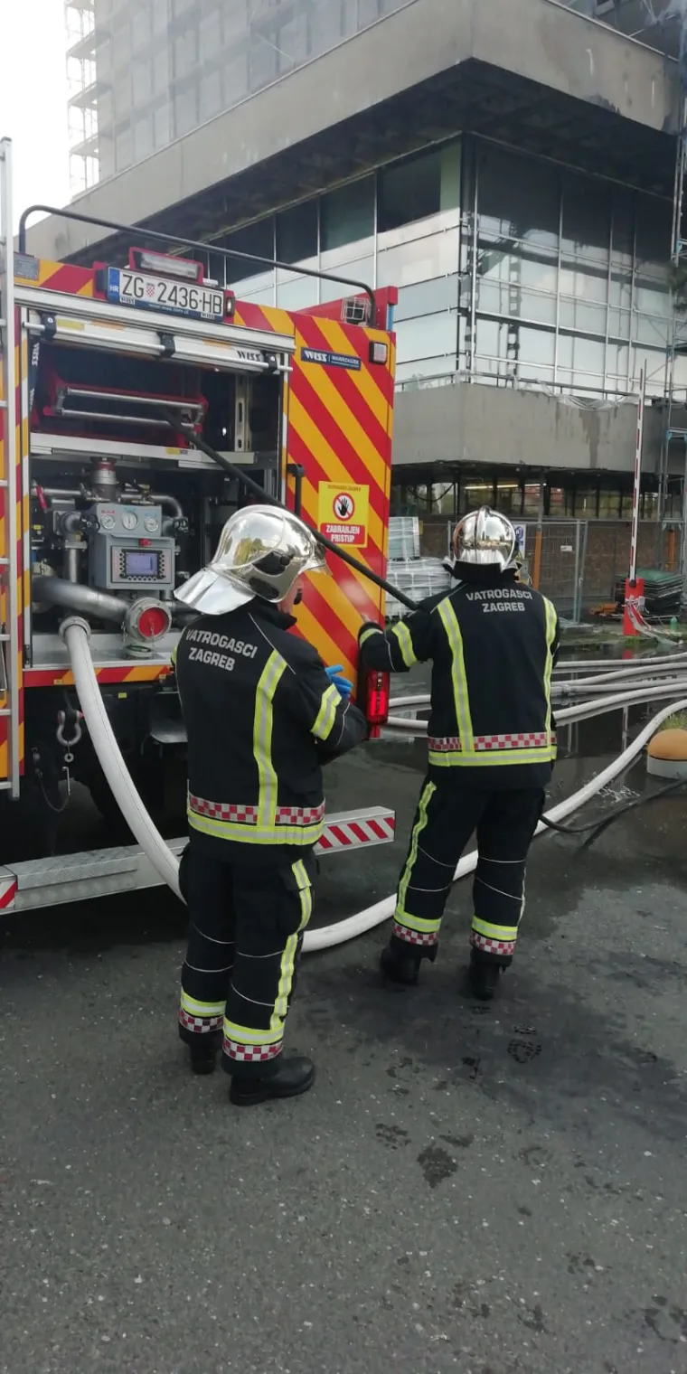 Požar u ministarstvima prometa i turizma, gorjela popularna 'Kockica'!