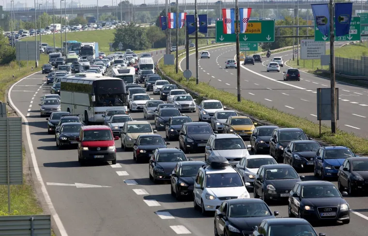 Gužve na cestama diljem Hrvatske: Najprometnije na Lučkom i u Splitu!