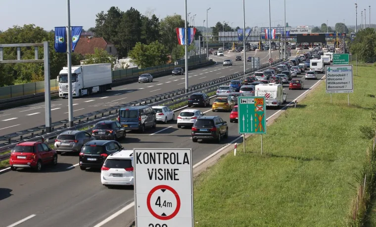 Gužve na cestama diljem Hrvatske: Najprometnije na Lučkom i u Splitu!