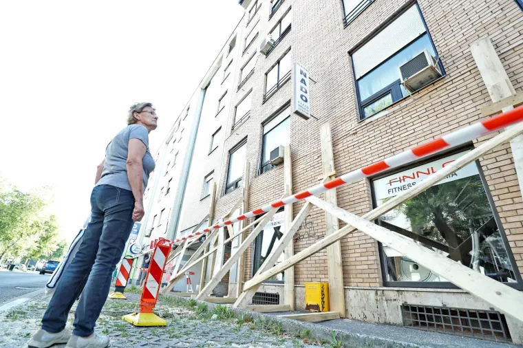 Krupni kadrovi &scaron;tete na zgradi u Kranjčevićevoj! Fasada se odvojila od prozora...