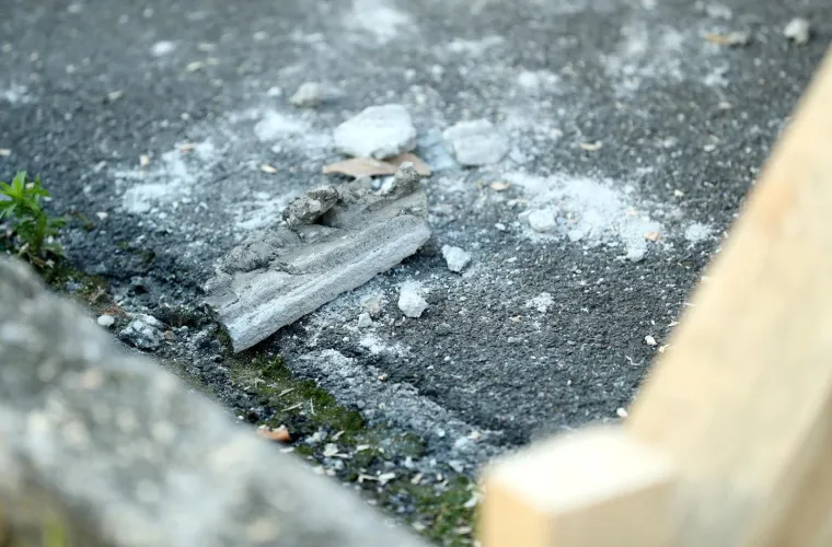 Krupni kadrovi &scaron;tete na zgradi u Kranjčevićevoj! Fasada se odvojila od prozora...