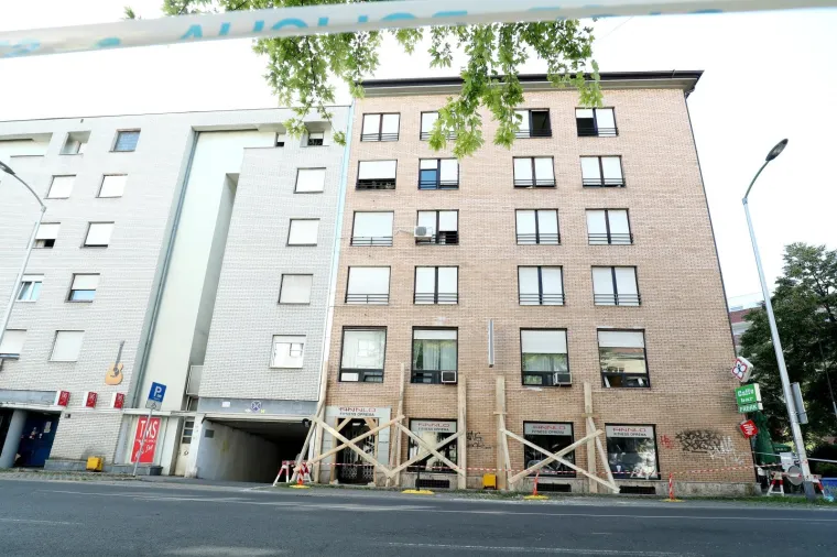 Krupni kadrovi &scaron;tete na zgradi u Kranjčevićevoj! Fasada se odvojila od prozora...