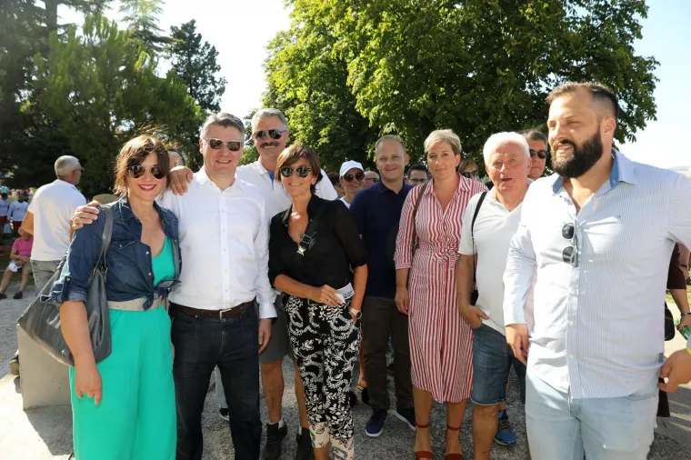 Političari okupirali Metković: Pogledajte tko je sve došao na 22.Maraton lađa