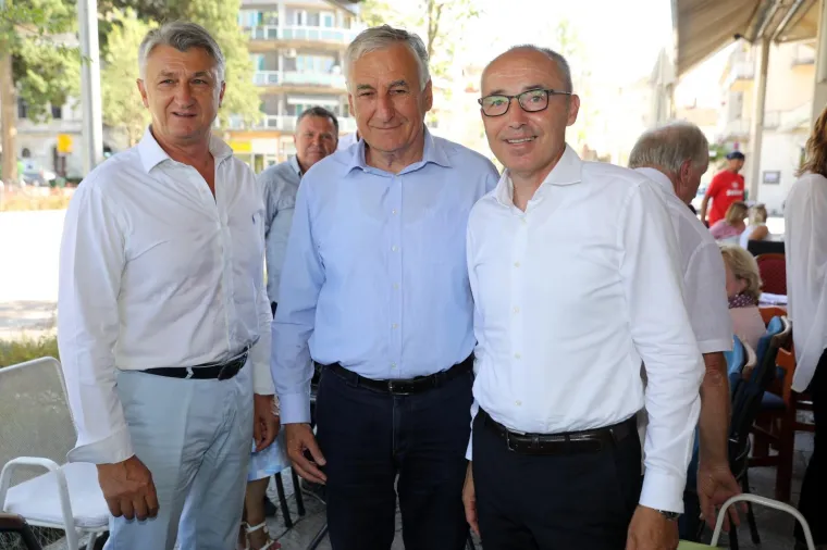 Političari okupirali Metković: Pogledajte tko je sve došao na 22.Maraton lađa