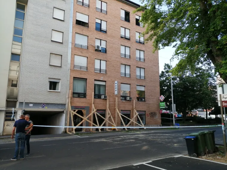 Ovo je zgrada na Tre&scaron;njevci za koju se procijenilo da joj prijeti uru&scaron;avanje!