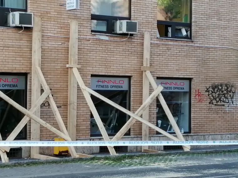 Ovo je zgrada na Tre&scaron;njevci za koju se procijenilo da joj prijeti uru&scaron;avanje!