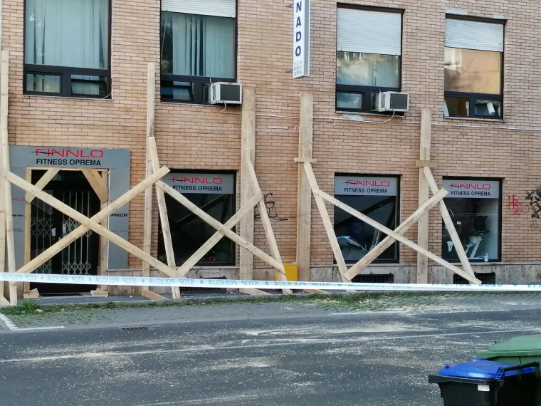 Ovo je zgrada na Tre&scaron;njevci za koju se procijenilo da joj prijeti uru&scaron;avanje!