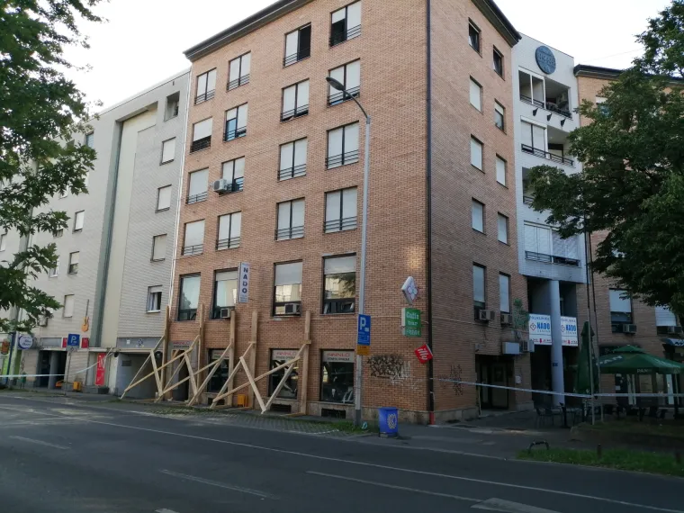Ovo je zgrada na Tre&scaron;njevci za koju se procijenilo da joj prijeti uru&scaron;avanje!